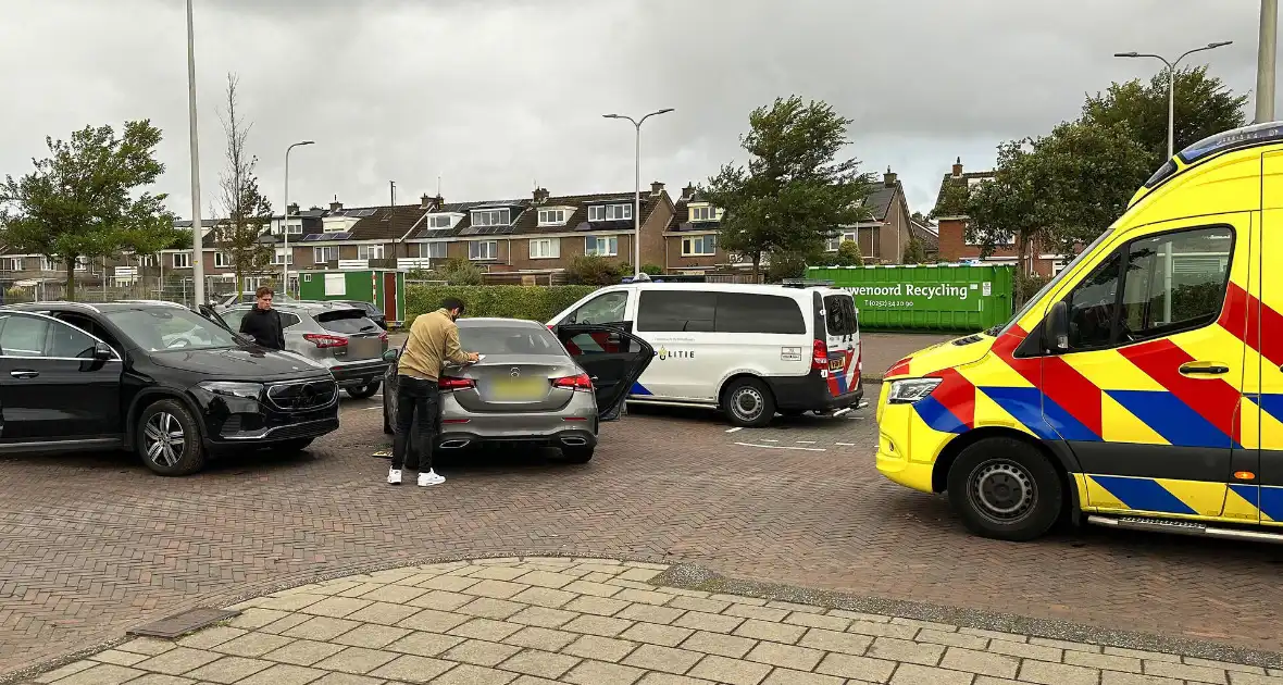 Fikse schade bij aanrijding op parkeerplaats - Foto 3