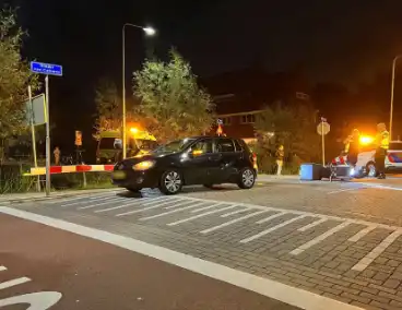 Bezorger klapt in flank van auto