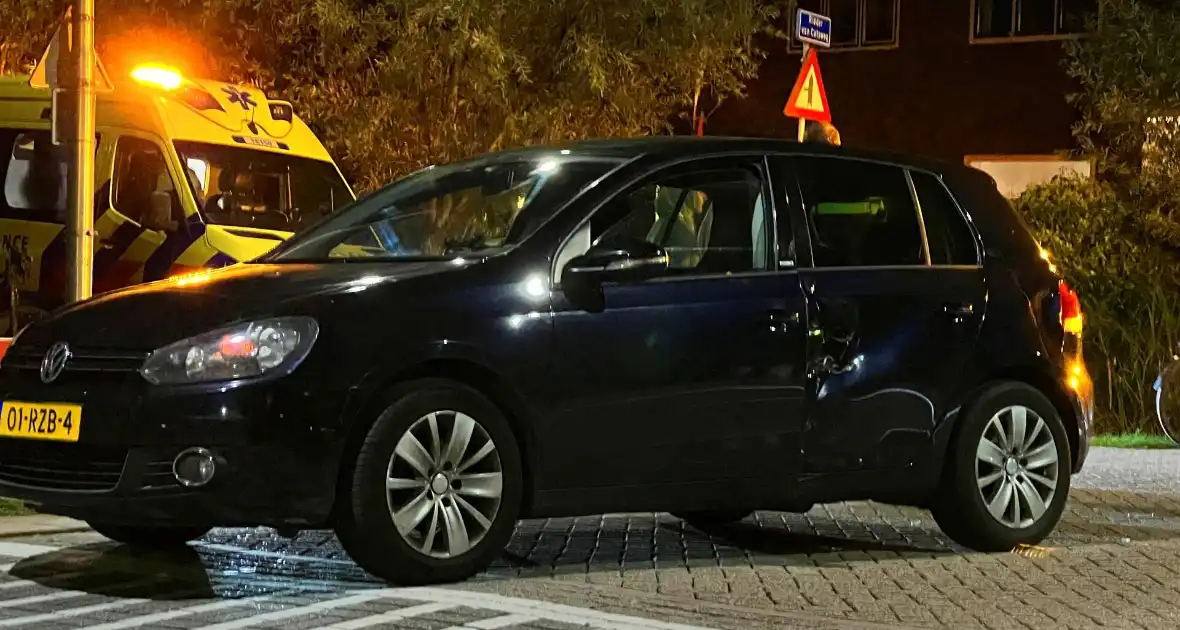 Bezorger klapt in flank van auto - Foto 2