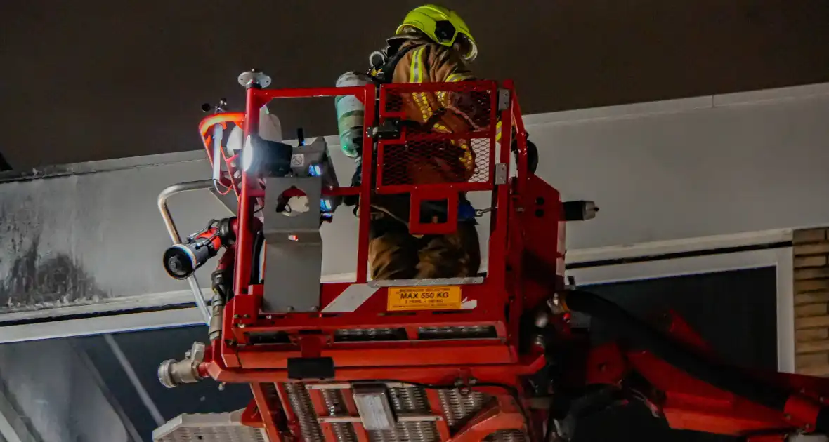 Brand op zesde verdieping van flatgebouw - Foto 1