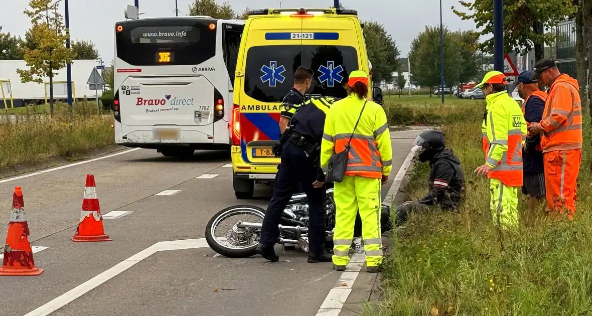 Ongeval met motorrijder zorgt voor verkeershinder - Foto 1