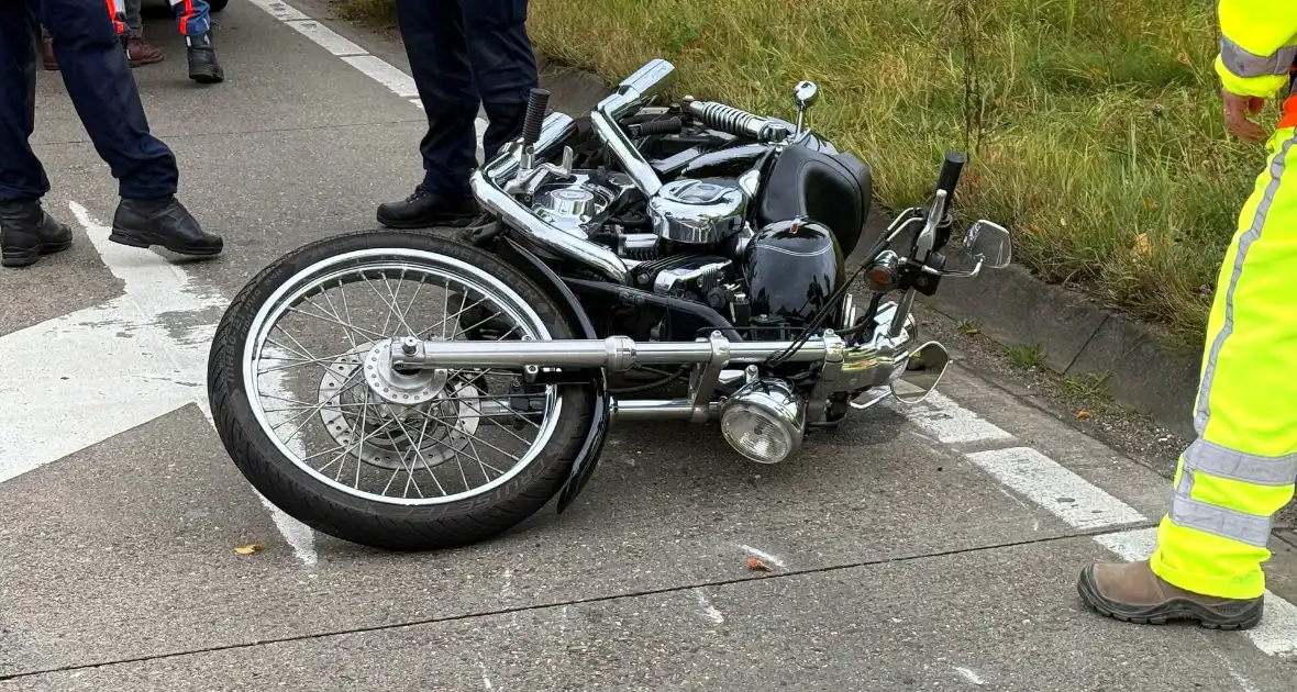 Ongeval met motorrijder zorgt voor verkeershinder - Foto 3