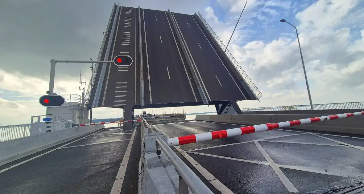 Lange files door storing bij Haringvlietbrug