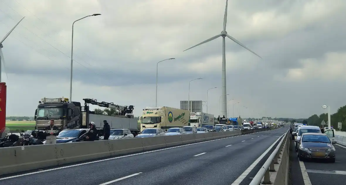 Lange files door storing bij Haringvlietbrug - Foto 2