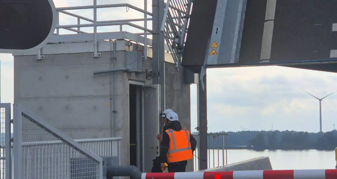 Lange files door storing bij Haringvlietbrug - Foto 3