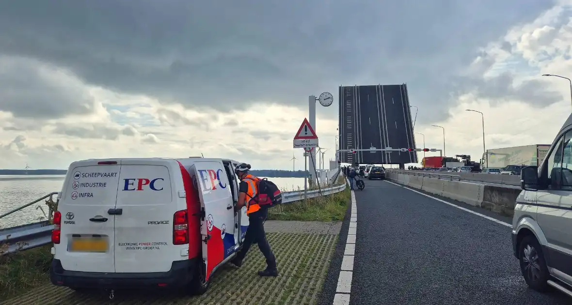 Lange files door storing bij Haringvlietbrug - Foto 7