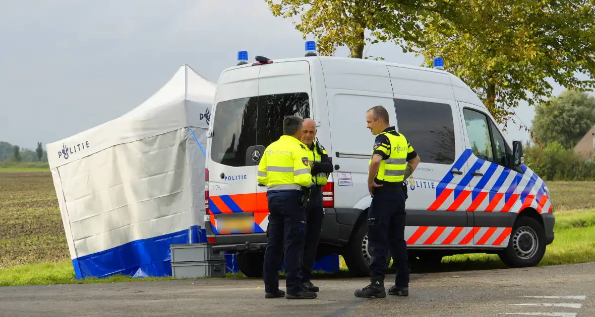 Bestuurder komt om bij auto te water - Foto 7