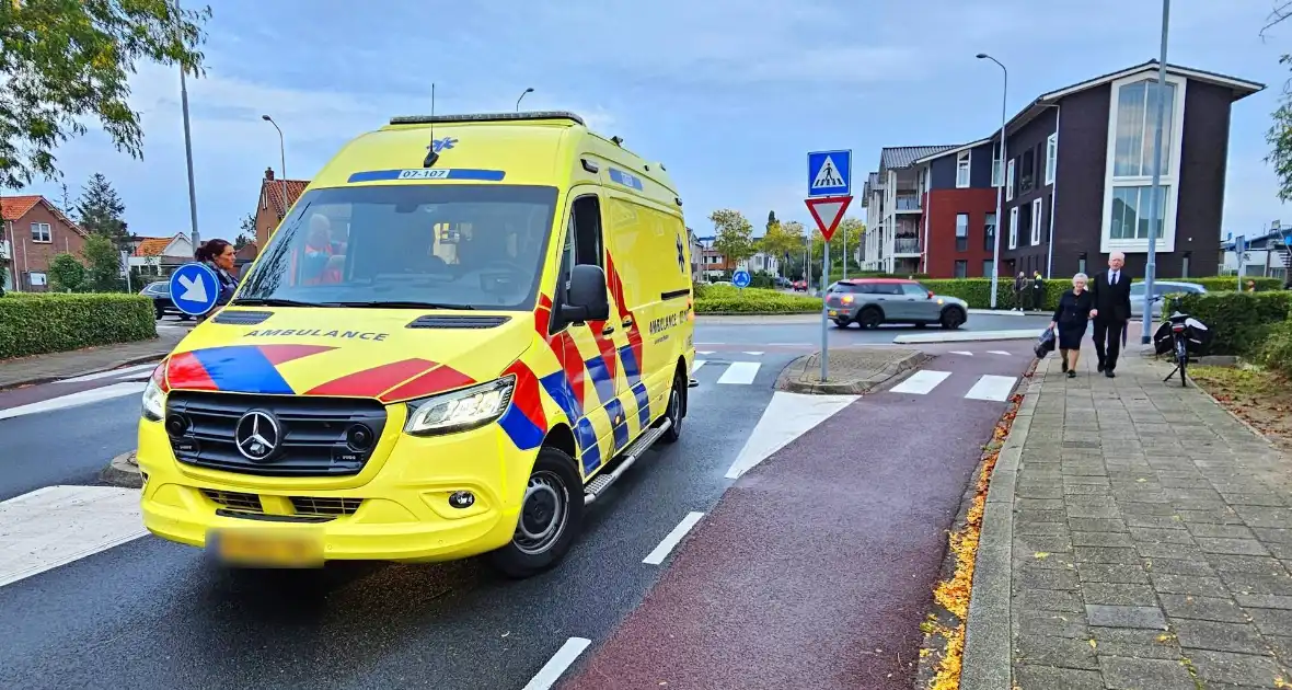 Fietser hard onderuit op rotonde - Foto 2