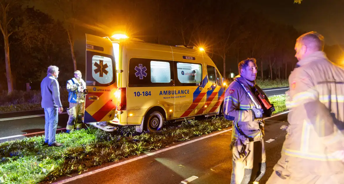 Zoekactie leidt tot redding van vrouw in het water - Foto 4