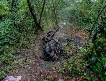 Scooter gedumpt en in brand gestoken bij speeltuinen