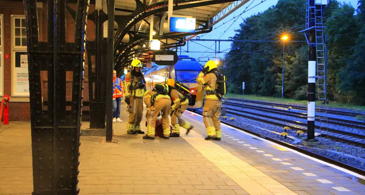 Persoon bevrijdt uit attractie tijdens grote oefening - Foto 11