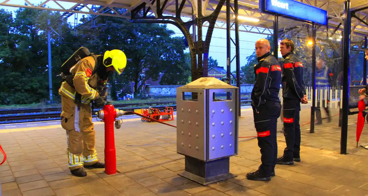 Persoon bevrijdt uit attractie tijdens grote oefening - Foto 12