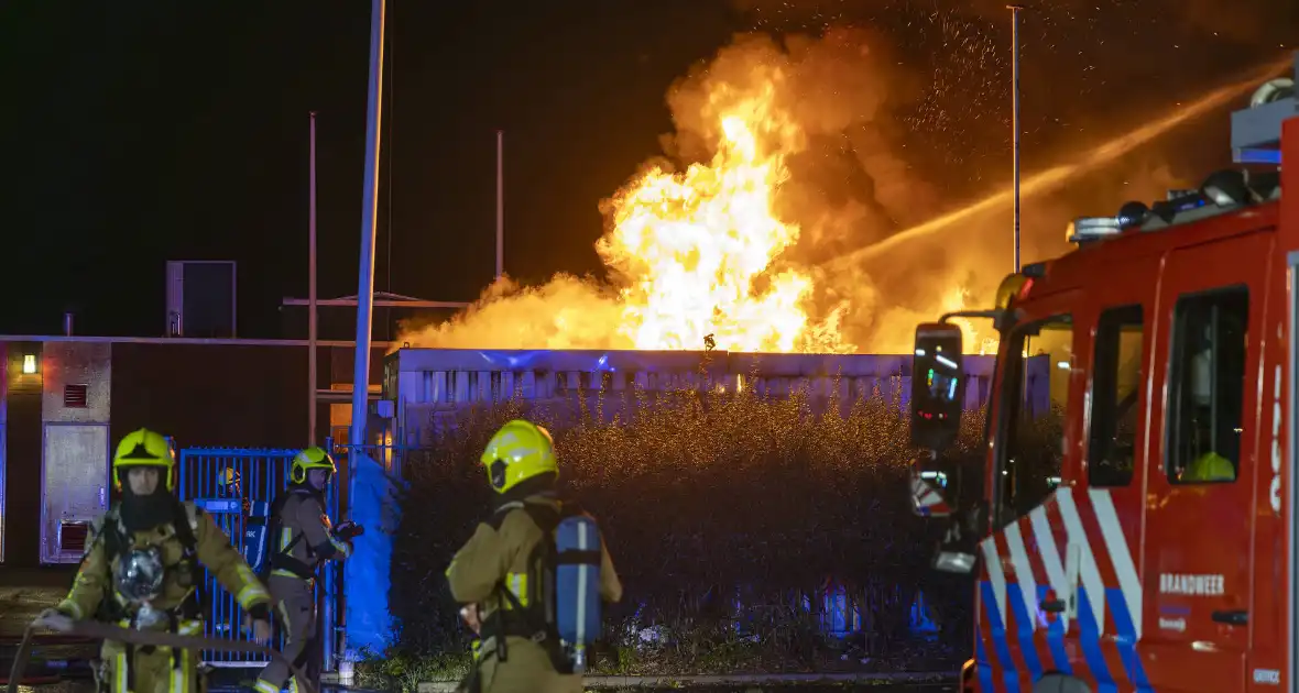 Flinke vlammen bij uitslaande brand - Foto 1