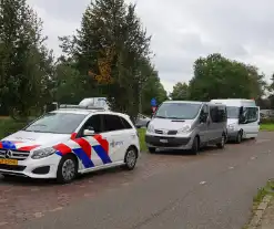 Bus met gehandicapten klapt achterop andere bestelbus