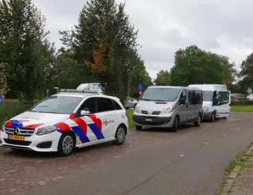 Bus met gehandicapten klapt achterop andere bestelbus