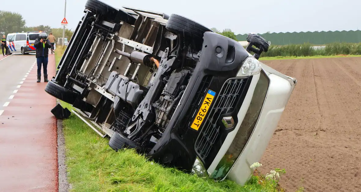 Bakwagen gekanteld weg afgesloten - Foto 6