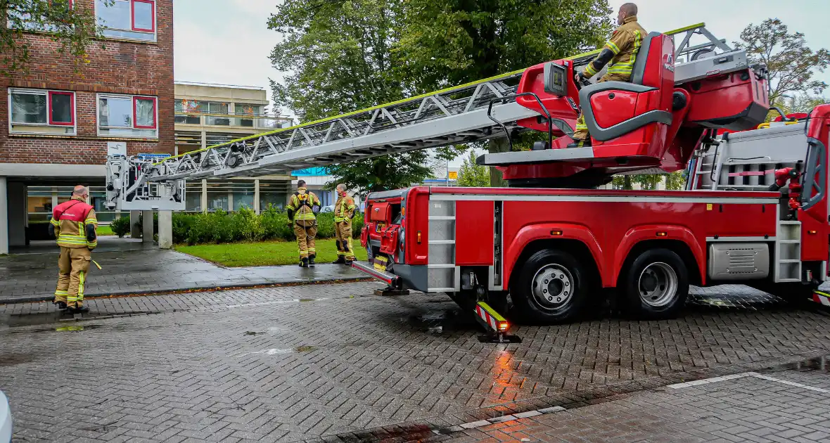 Bewoner vast op balkon, brandweer doet open - Foto 3