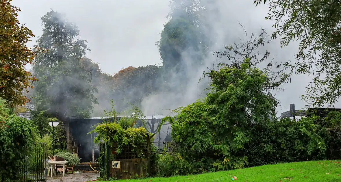 Uitslaande brand in leegstaand pand - Foto 5