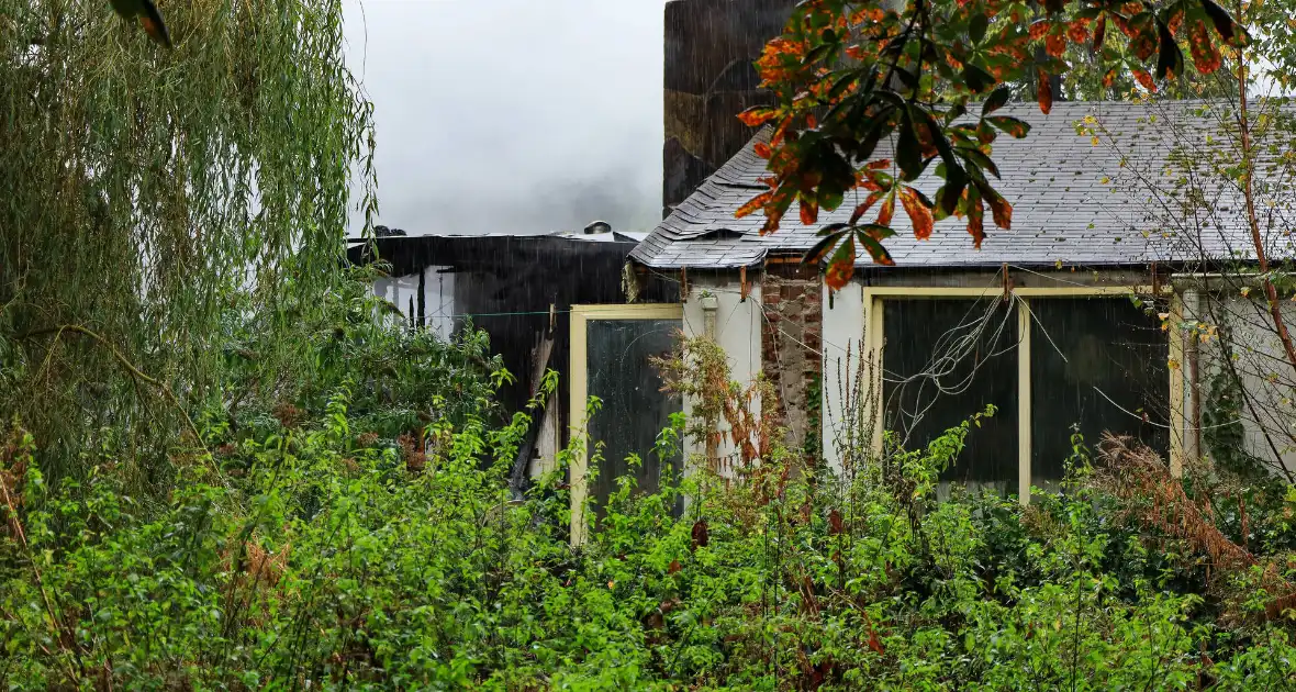 Uitslaande brand in leegstaand pand - Foto 6