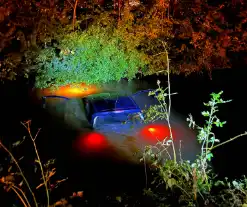 Zoekactie nadat auto in sloot belandt