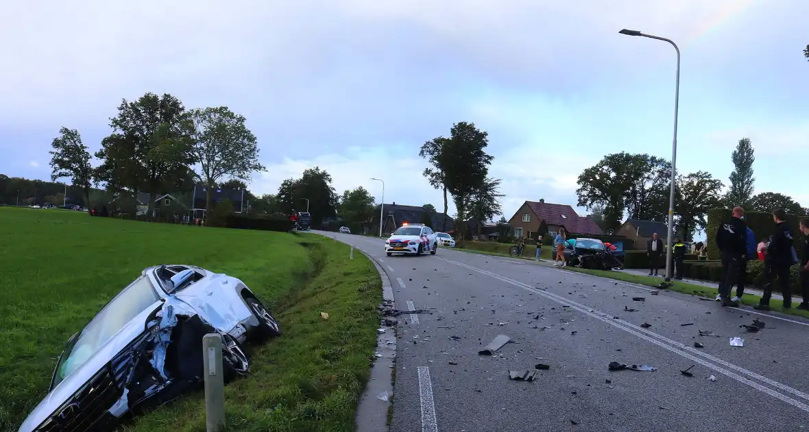 Ravage na botsing tussen drie auto's