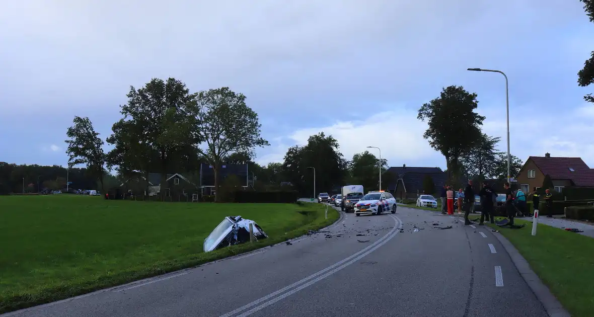 Ravage na botsing tussen drie auto's - Foto 1