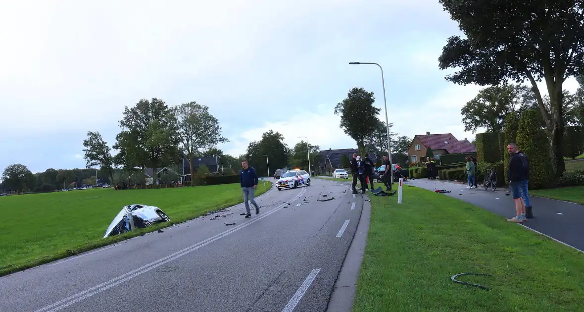 Ravage na botsing tussen drie auto's - Foto 2