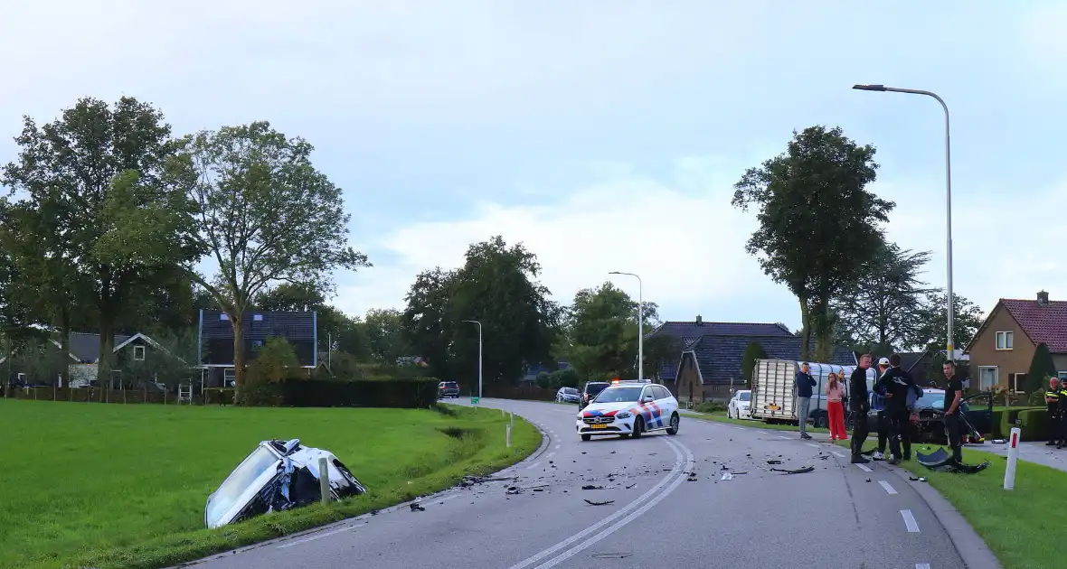 Ravage na botsing tussen drie auto's - Foto 3