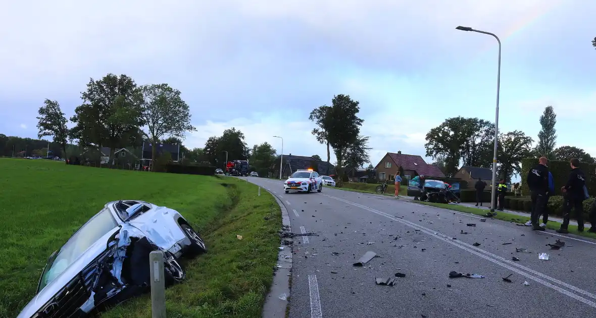 Ravage na botsing tussen drie auto's - Foto 5