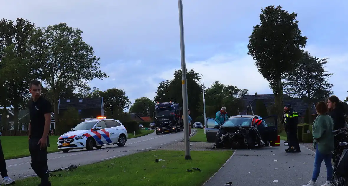 Ravage na botsing tussen drie auto's - Foto 6