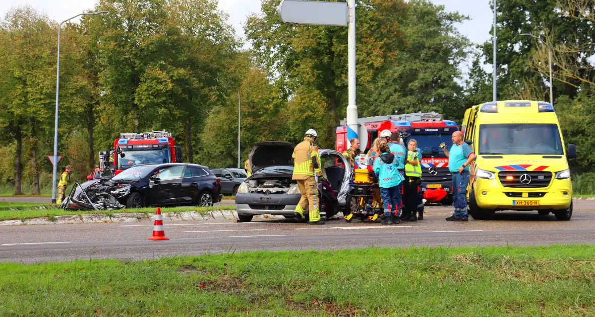 Beknelde bestuurder bevrijdt na harde botsing