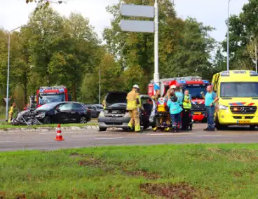 Beknelde bestuurder bevrijdt na harde botsing