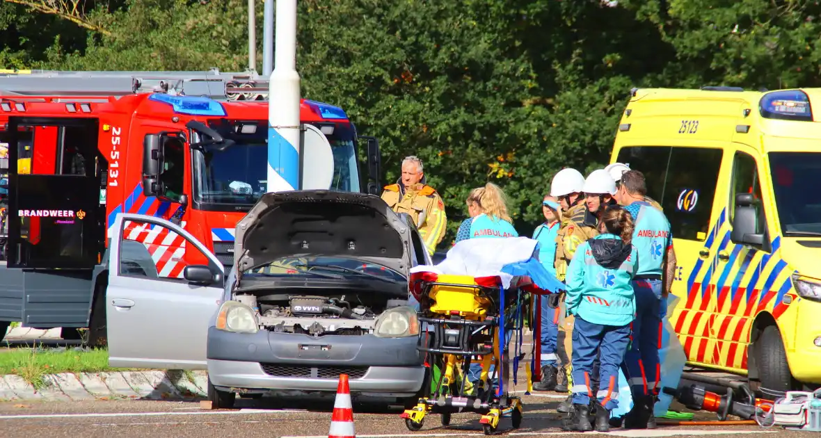 Beknelde bestuurder bevrijdt na harde botsing - Foto 3