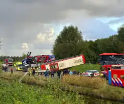 Lijnbus van dijk gekanteld tijdens landelijke brandweer wedstrijd