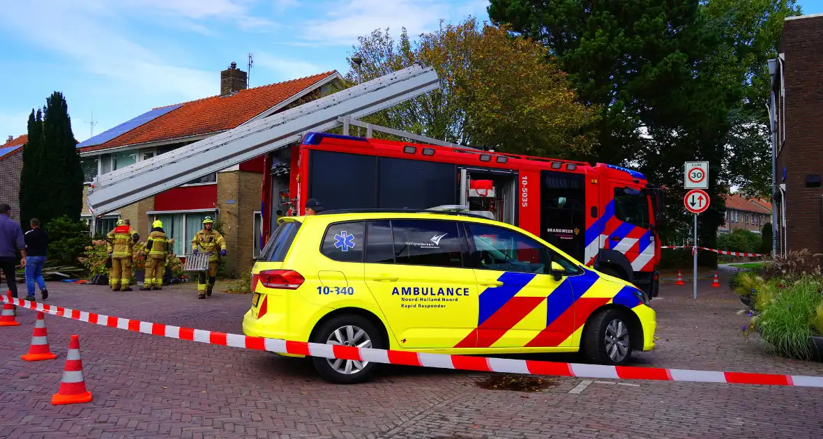 Automobilist rijdt tegen garage muur - Foto 7