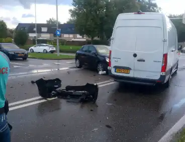 Schades na botsing tussen bezorger en automobilist