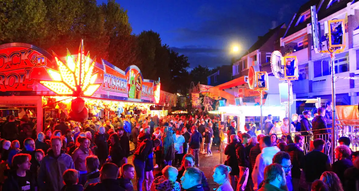 Twee minuten stilte op kermis wegens overlijden Hans van Tol - Foto 11