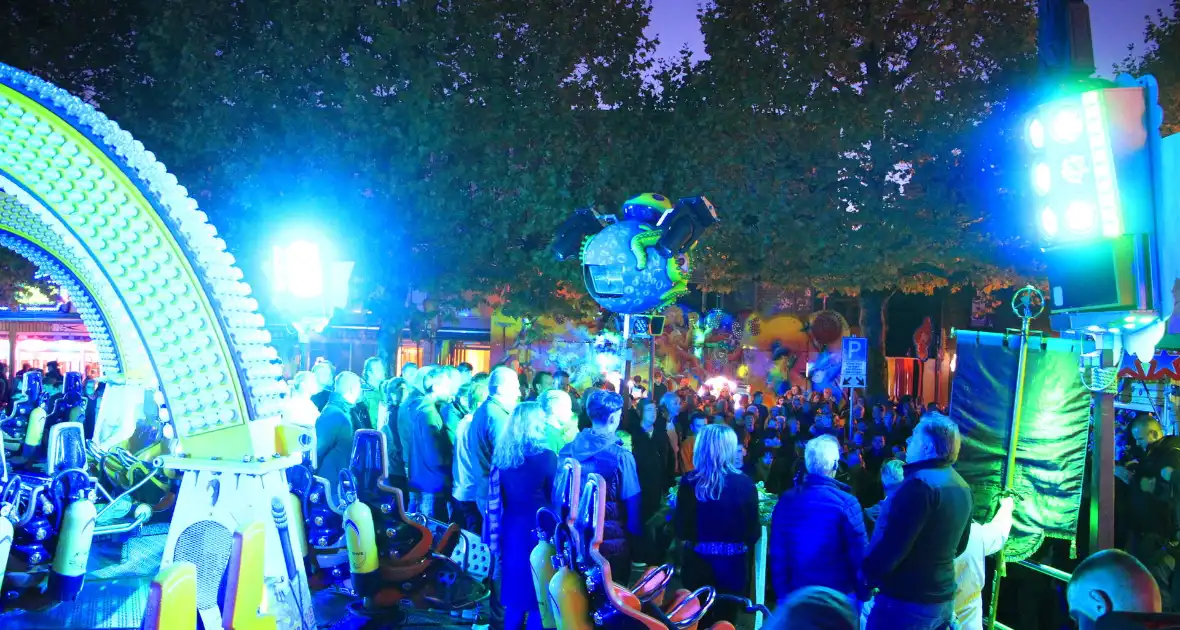 Twee minuten stilte op kermis wegens overlijden Hans van Tol - Foto 13