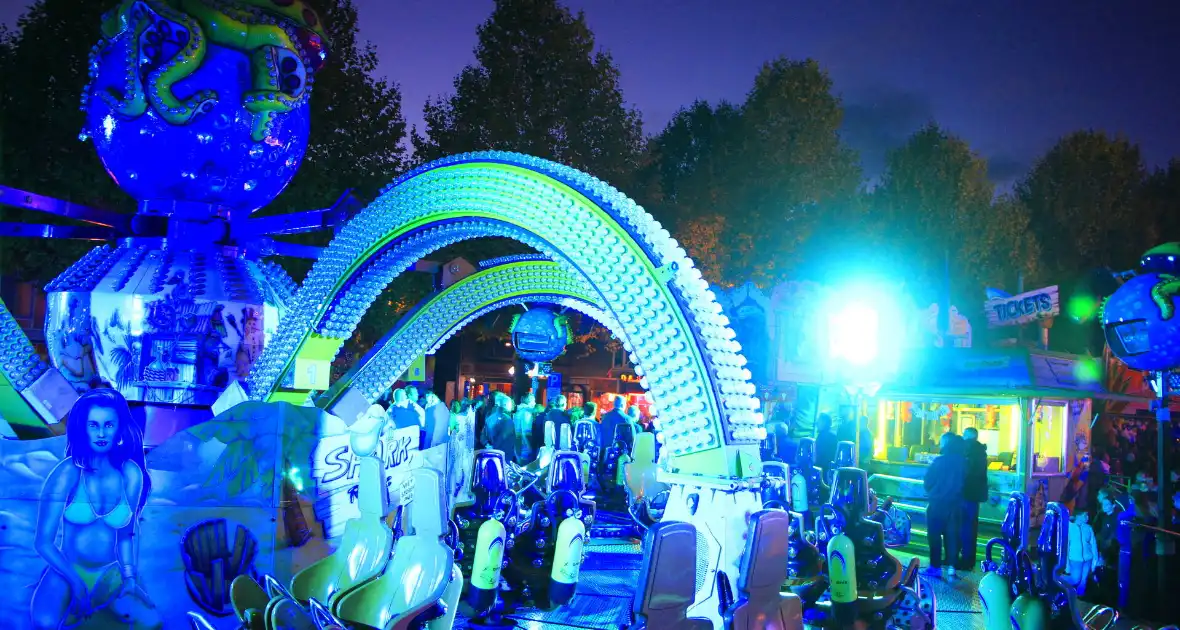 Twee minuten stilte op kermis wegens overlijden Hans van Tol - Foto 14