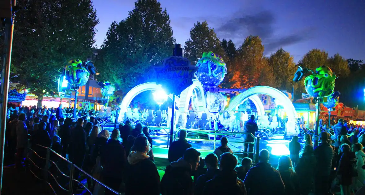 Twee minuten stilte op kermis wegens overlijden Hans van Tol - Foto 17