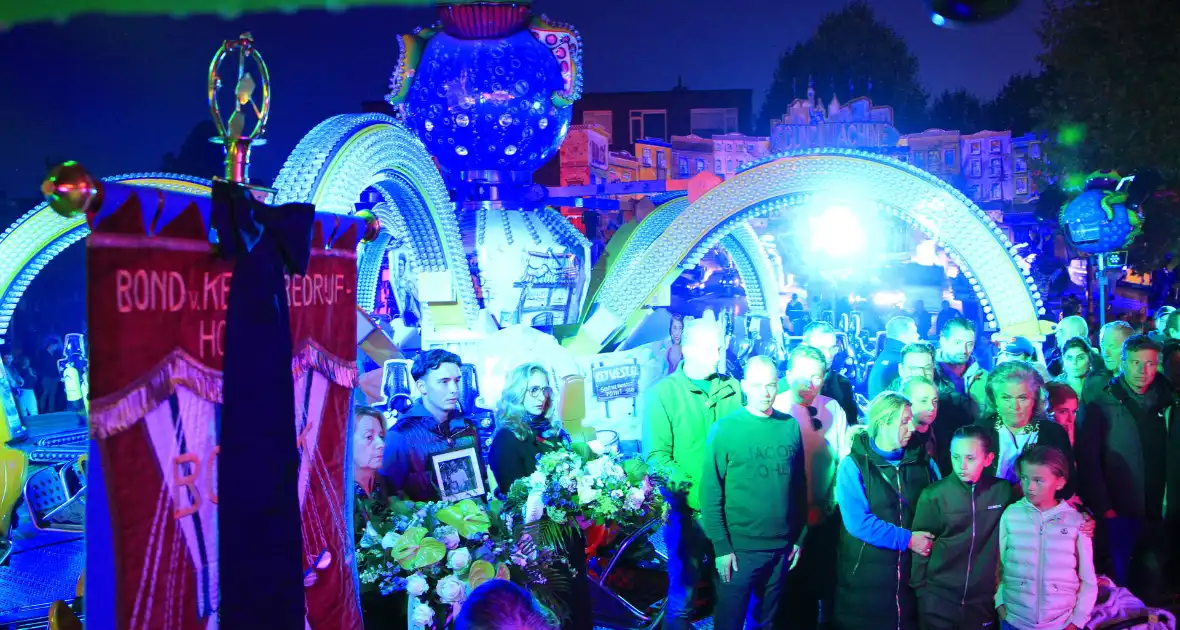 Twee minuten stilte op kermis wegens overlijden Hans van Tol - Foto 6