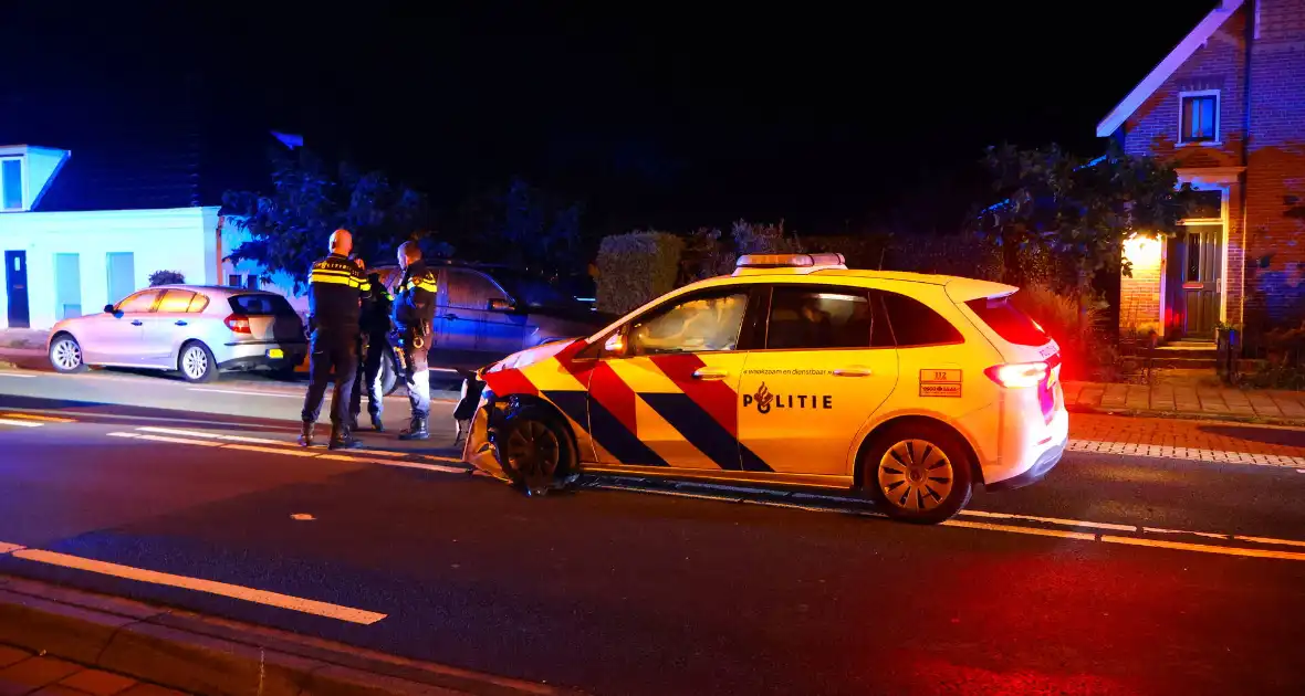 Twee politieauto's beschadigd na achtervolging - Foto 2