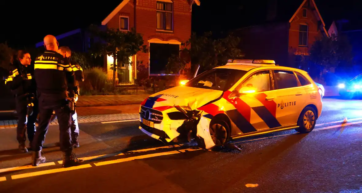 Twee politieauto's beschadigd na achtervolging - Foto 3