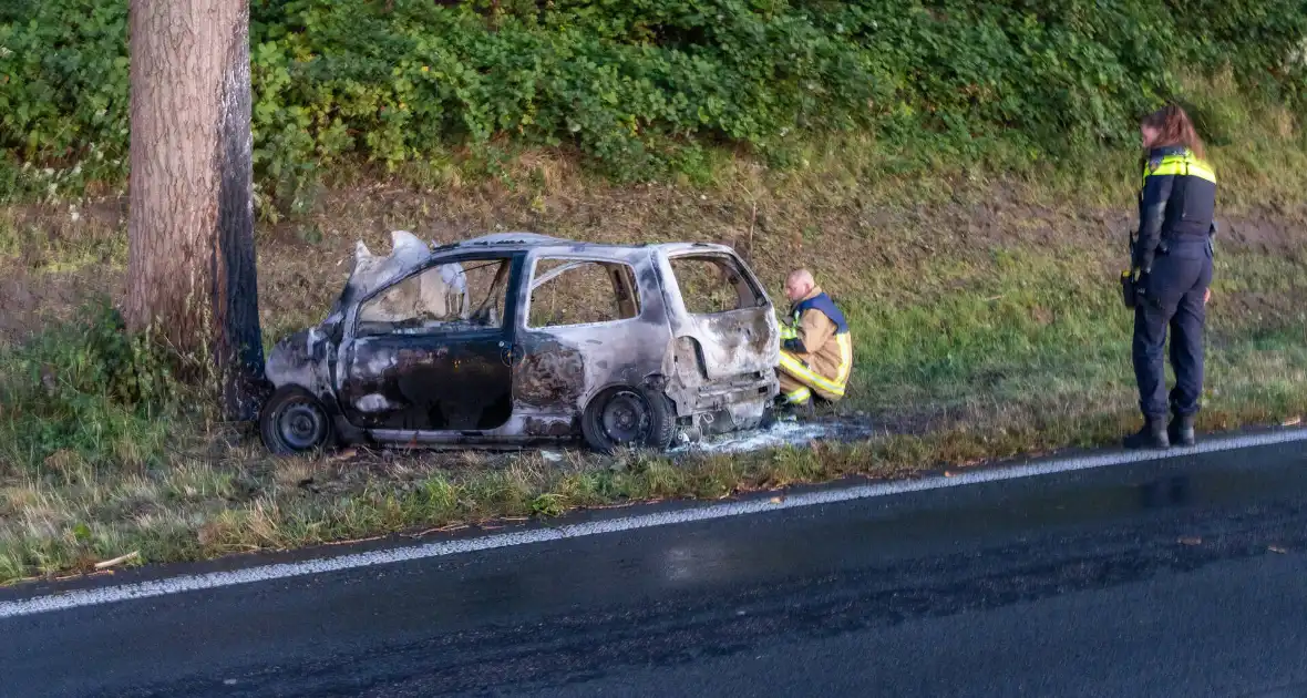 Auto vat vlam na ongeval, bestuurder zwaargewond - Foto 11