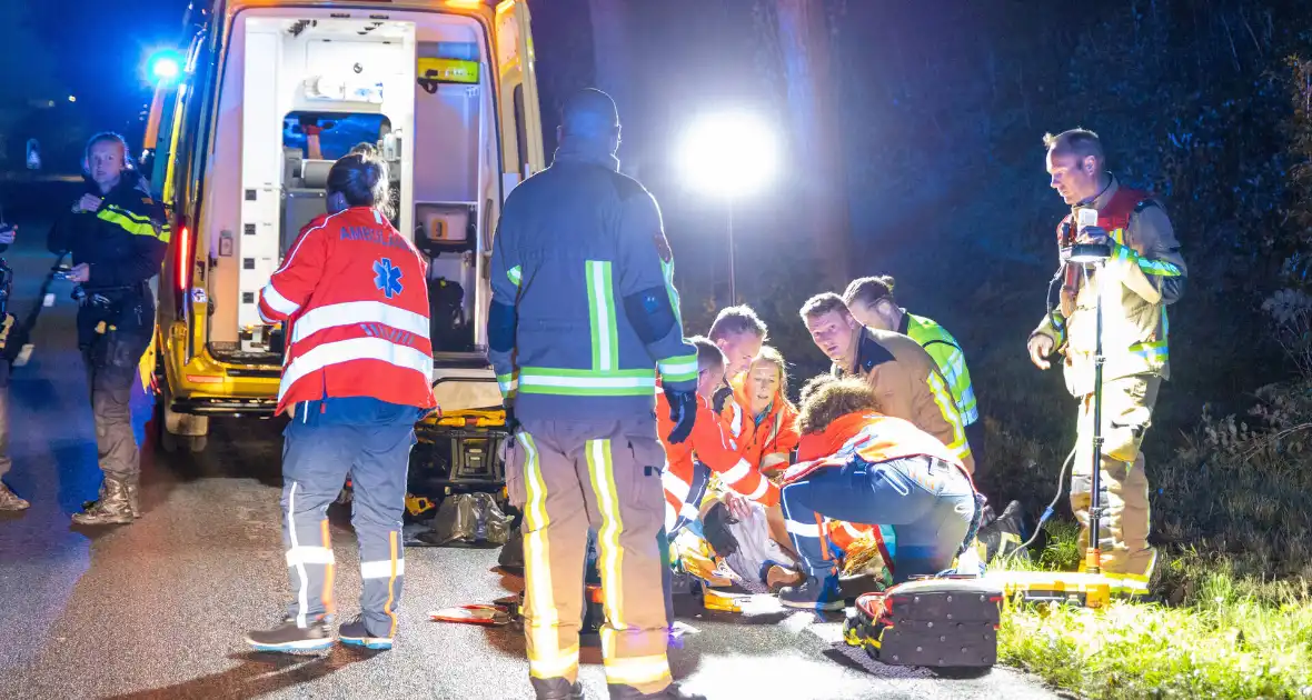 Auto vat vlam na ongeval, bestuurder zwaargewond - Foto 13