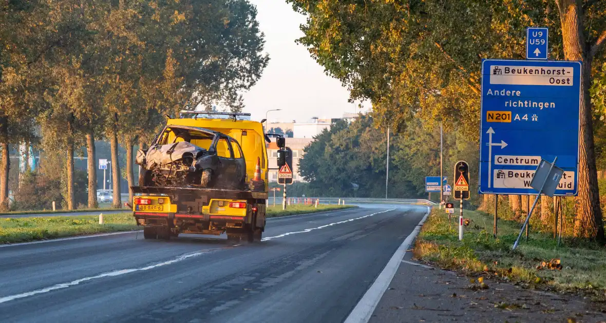 Auto vat vlam na ongeval, bestuurder zwaargewond - Foto 14