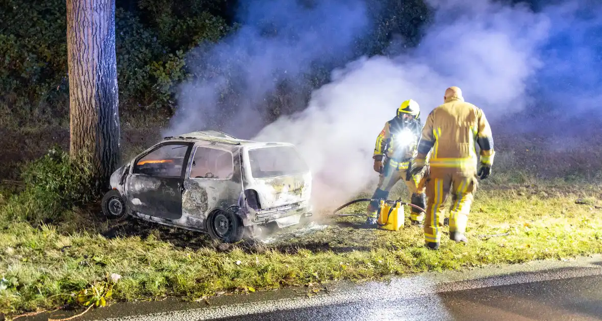 Auto vat vlam na ongeval, bestuurder zwaargewond - Foto 4