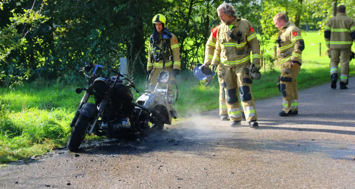 Motor door brand verwoest - Foto 5