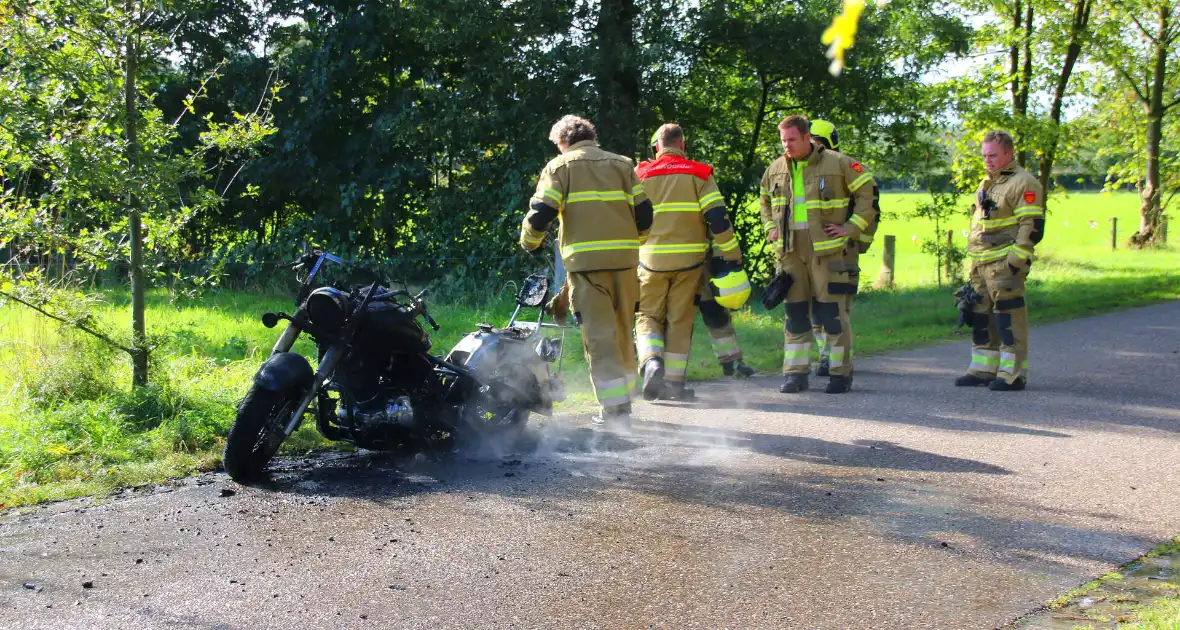 Motor door brand verwoest - Foto 6