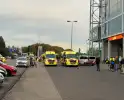 Meerdere supporters onwel in bus hulpdiensten massaal ingezet bij stadion